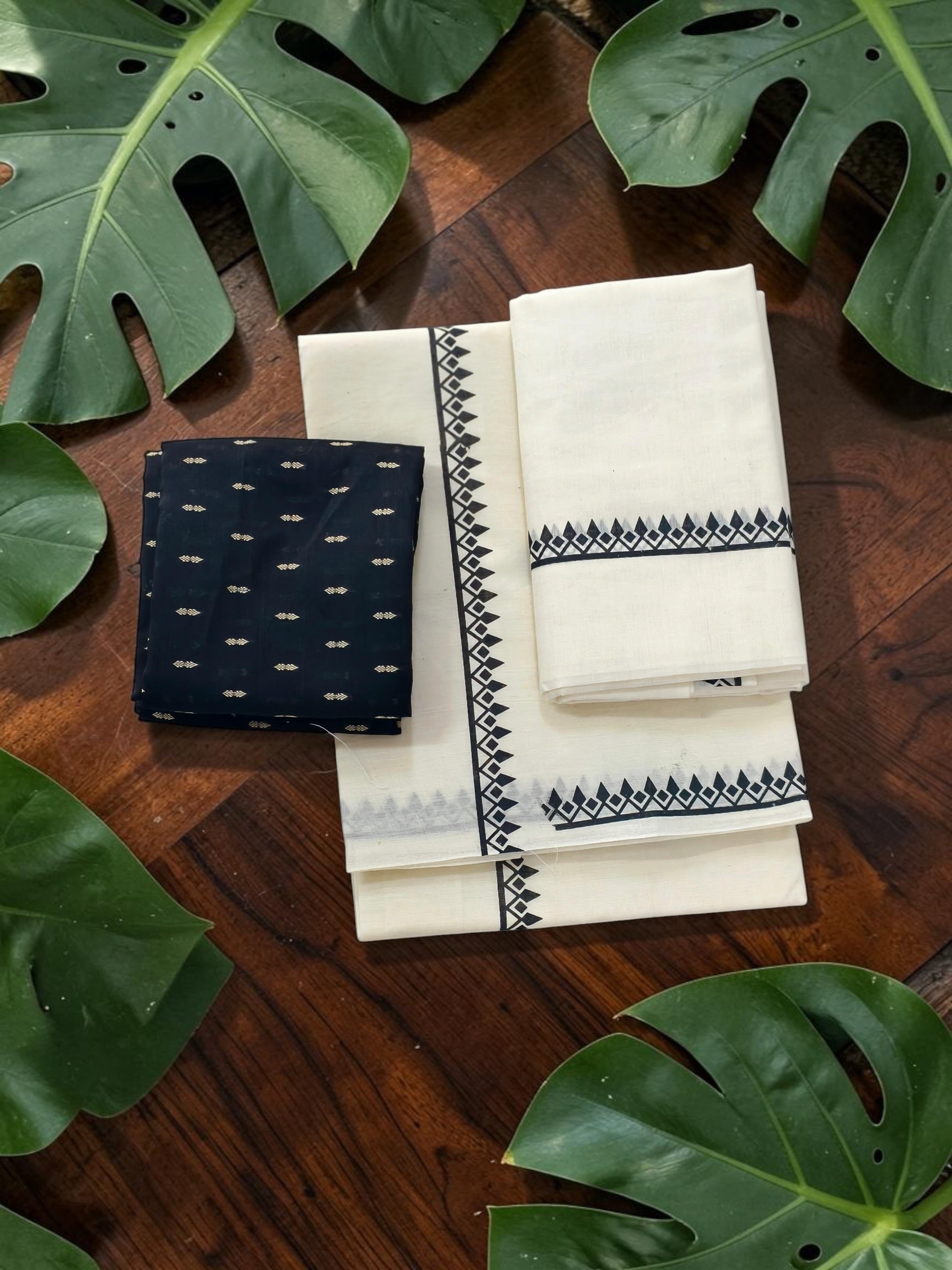 Puliyirakara temple design set mundu with blouse