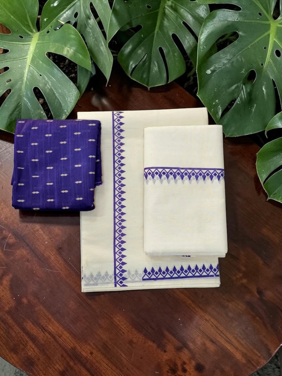 Puliyirakara temple design set mundu with blouse
