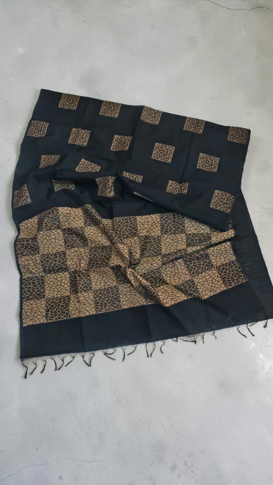 Cotton kora Elegant saree for function spider design