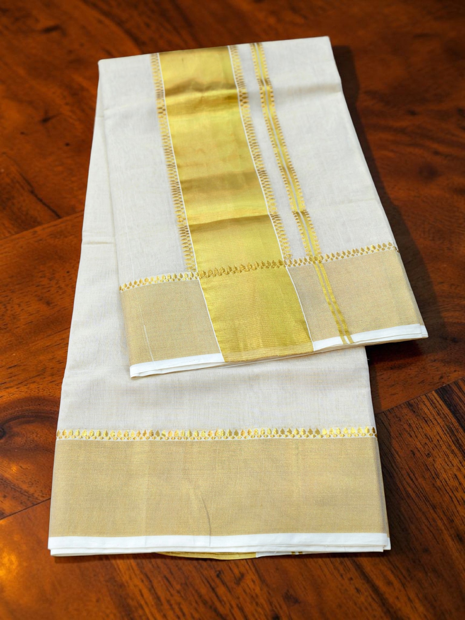 Pure Handloom Tissue border side design with blouse/ Kayithiri