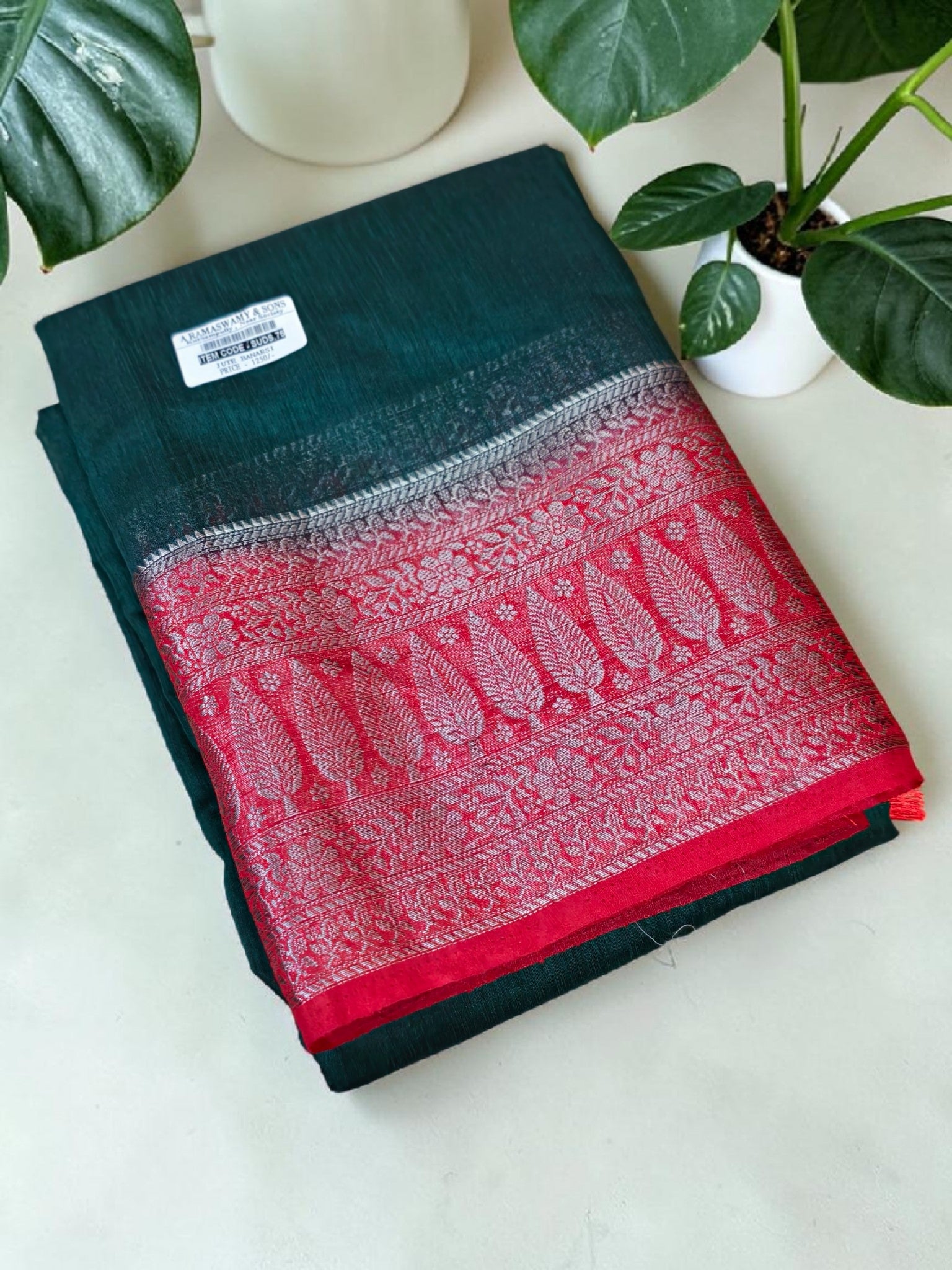 Jute Banarasi contrast border with blouse