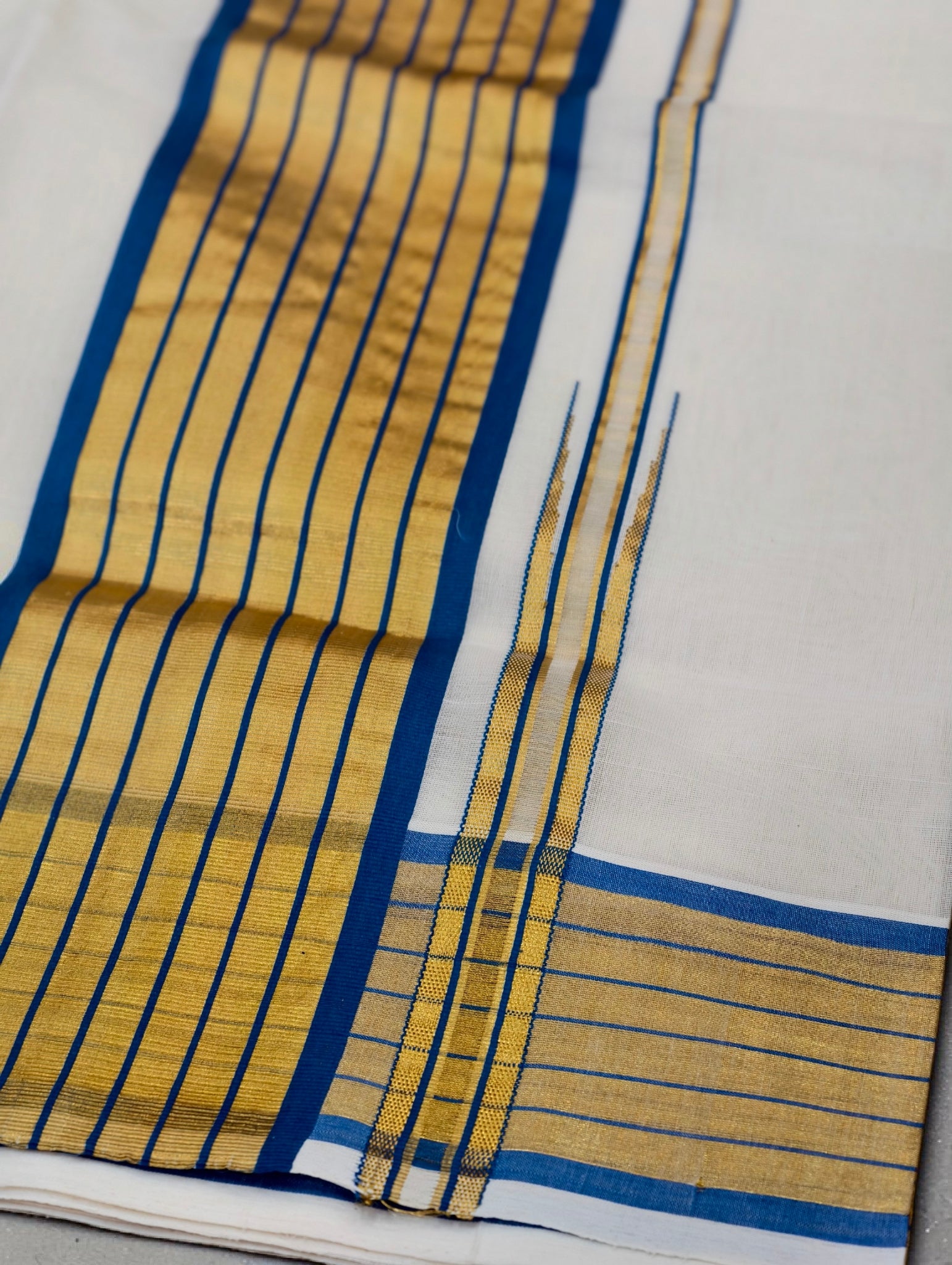 Pure Handloom 6 inch border Cotton Saree / Handloom