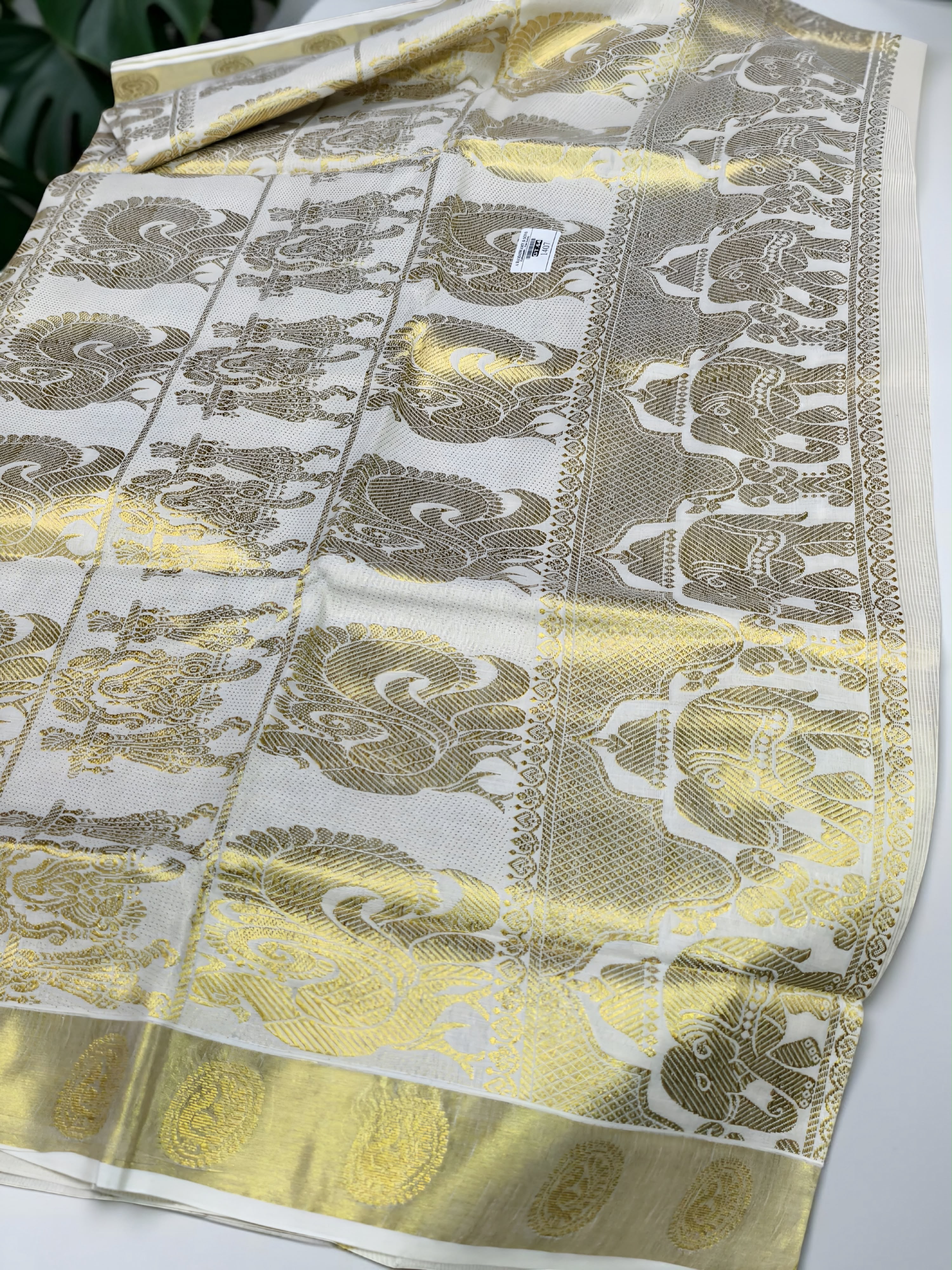Elephant Rich Pallu Tissue stripe saree with blouse / Onam saree