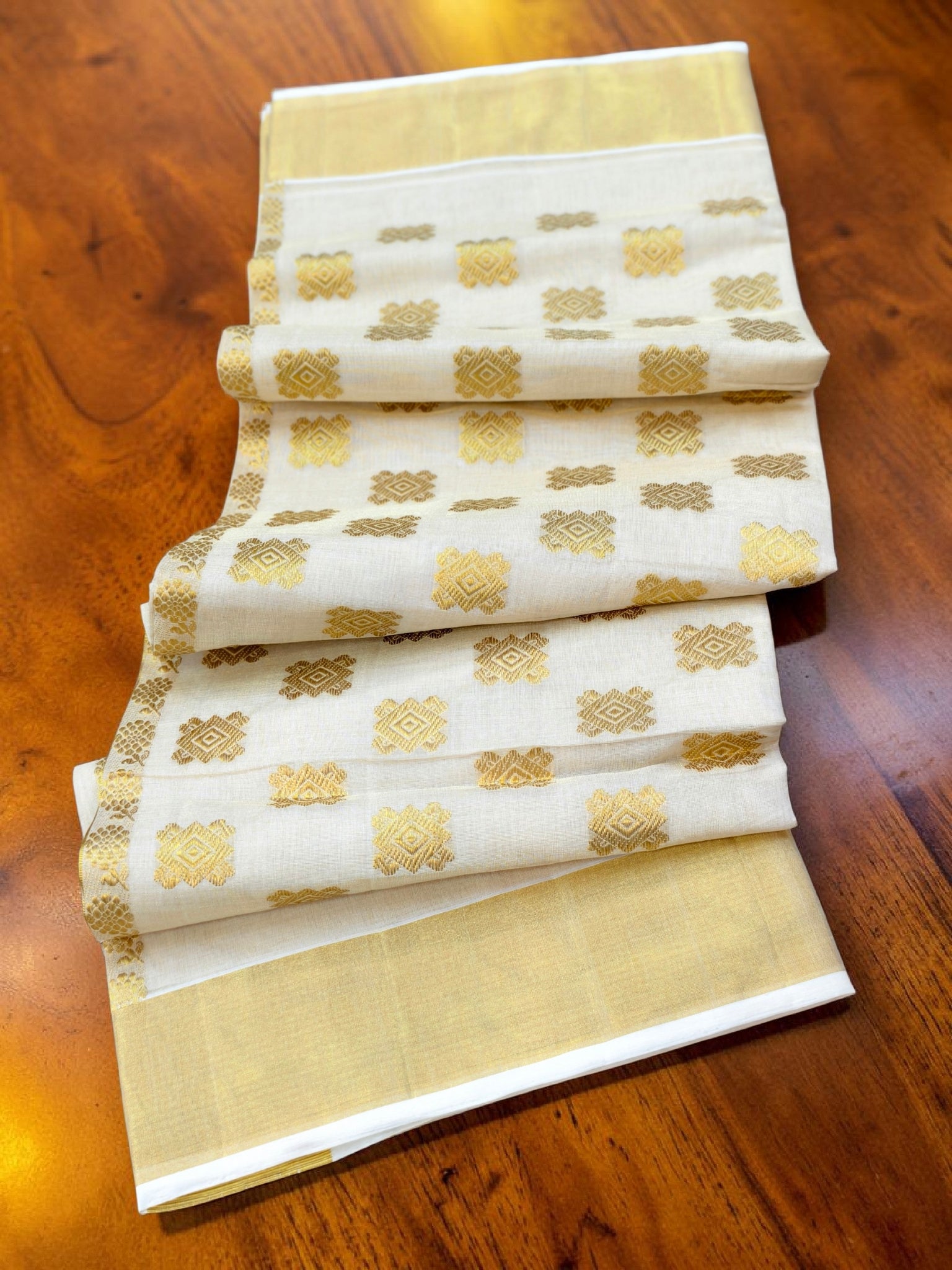 Pure Handloom Tissue saree with hand-weaved Puttas with blouse