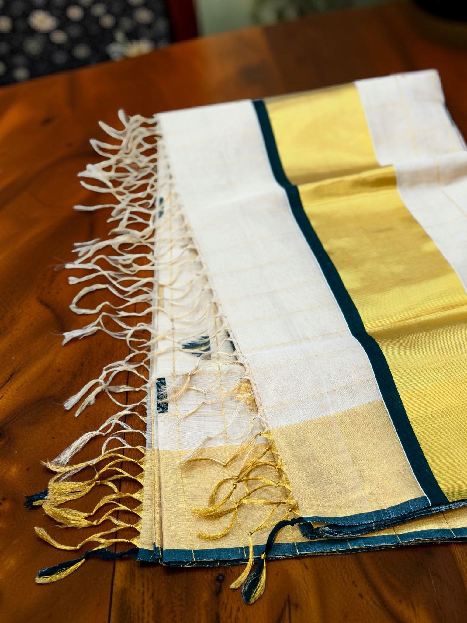 Handloom Tissue saree with full body hand puttas with blouse