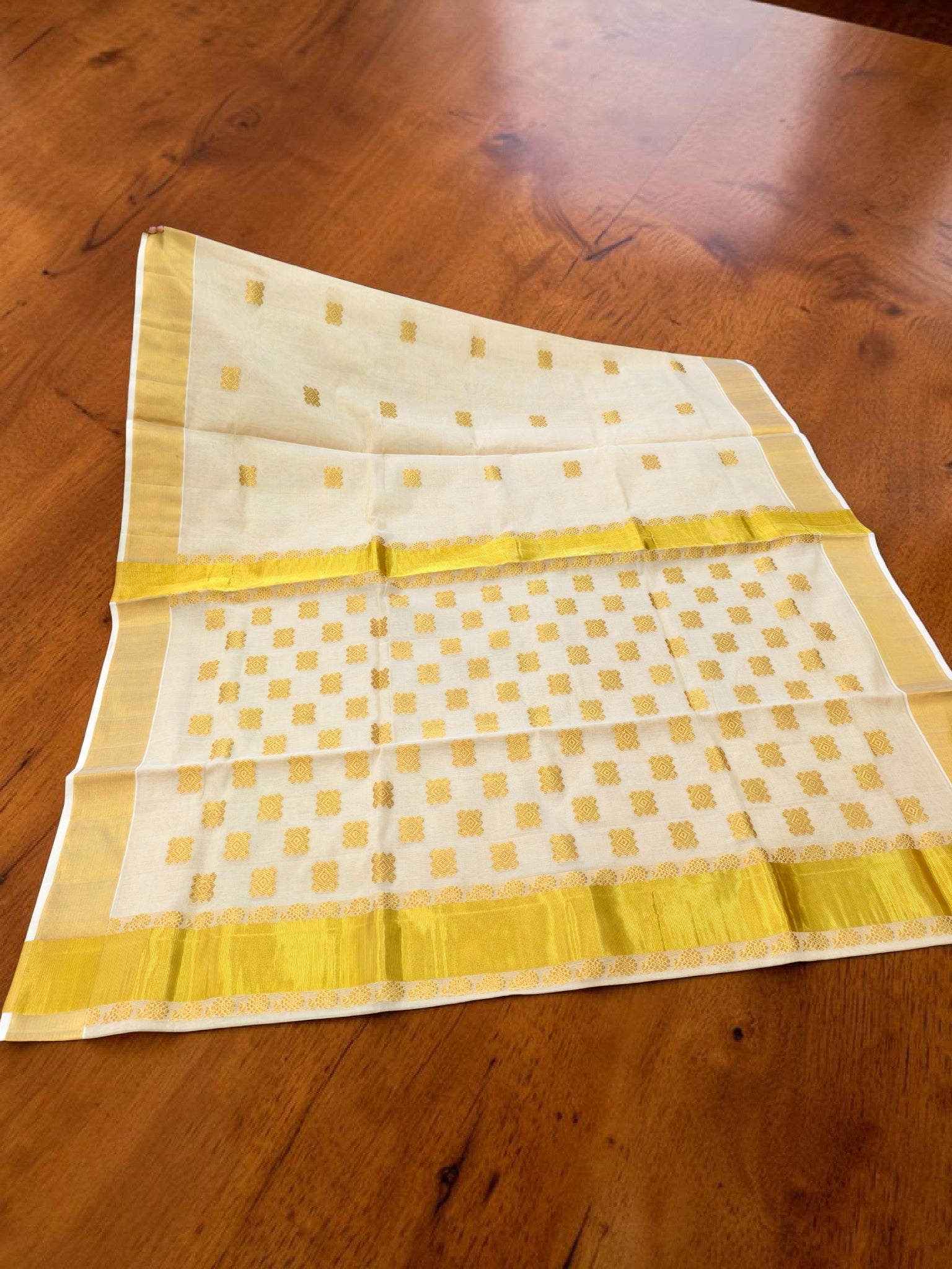 Pure Handloom Tissue saree with hand-weaved Puttas with blouse