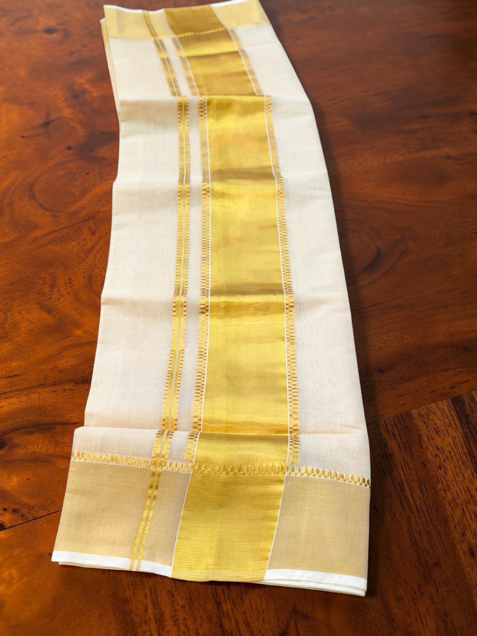 Pure Handloom Tissue border side design with blouse/ Kayithiri