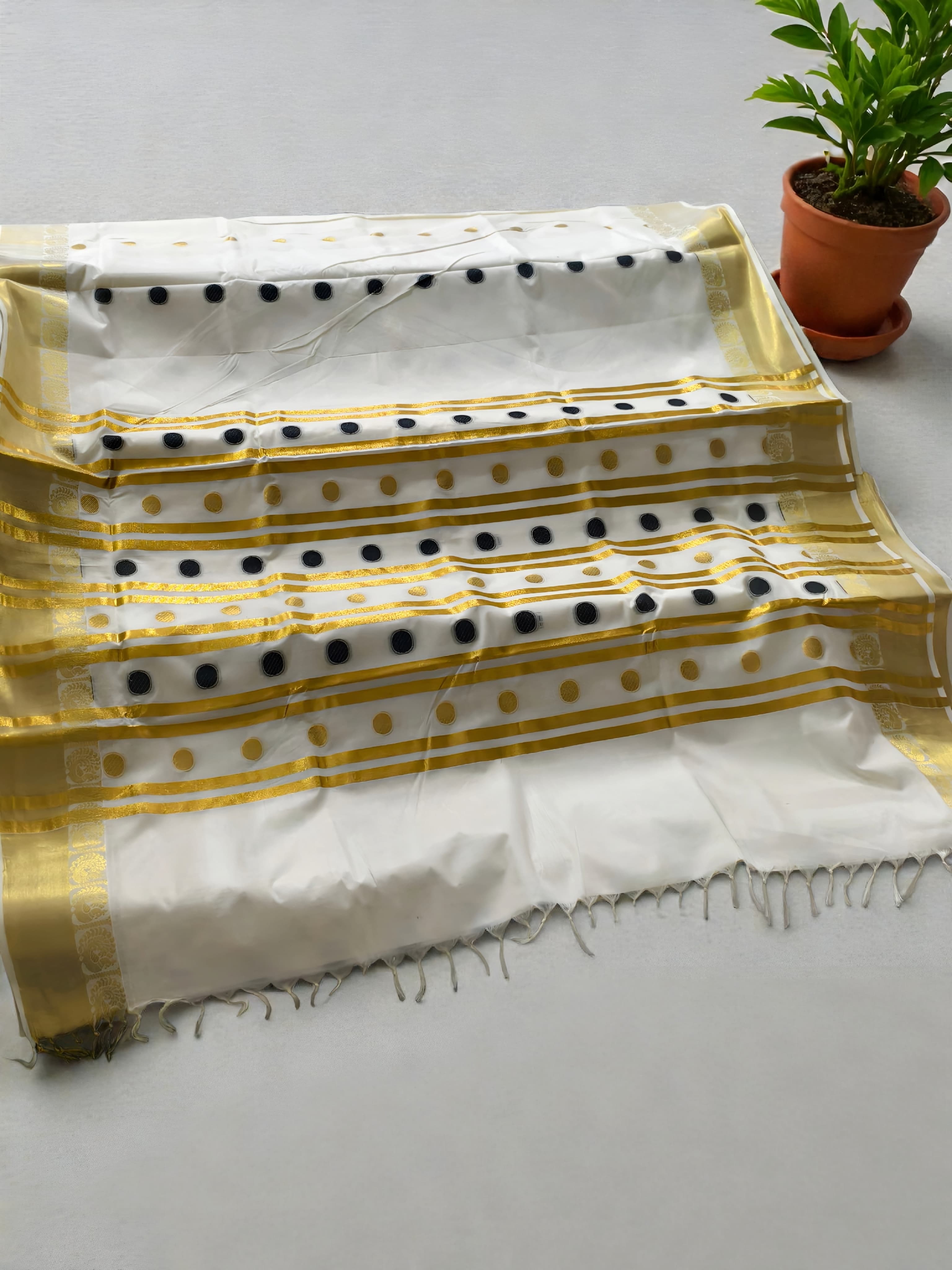 Pure cotton Coin butta color emboss Set saree with blouse