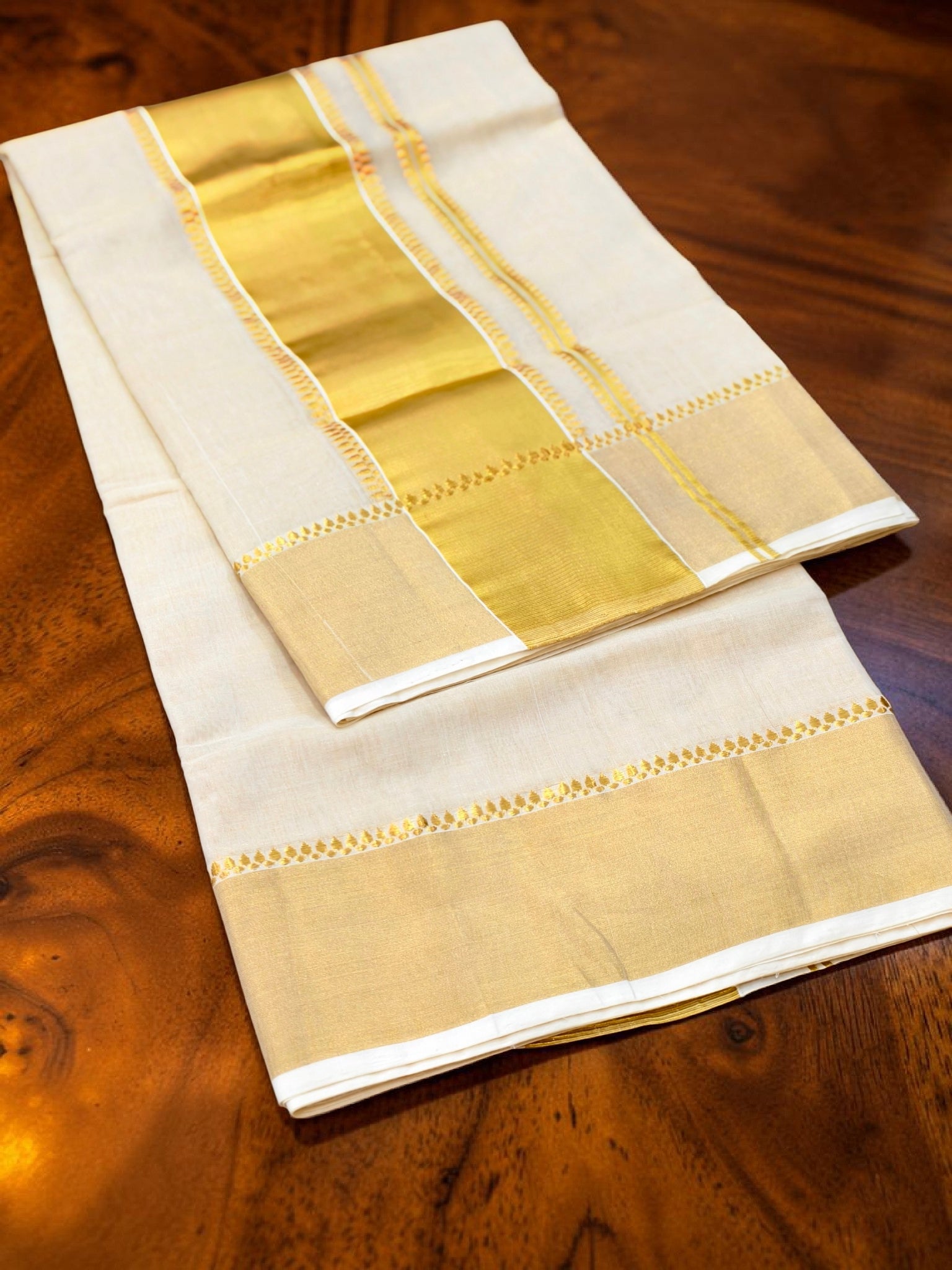 Pure Handloom Tissue border side design with blouse/ Kayithiri