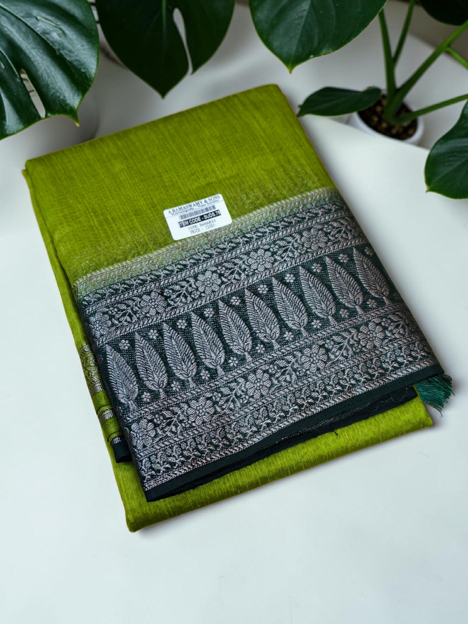 Jute Banarasi contrast border with blouse
