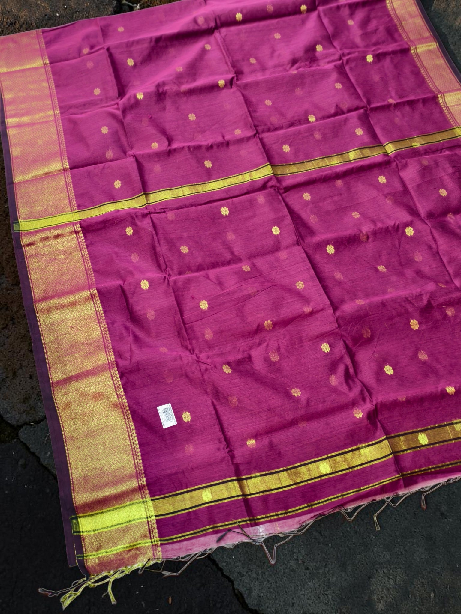 Mul Mul kanchi border saree with body buttas