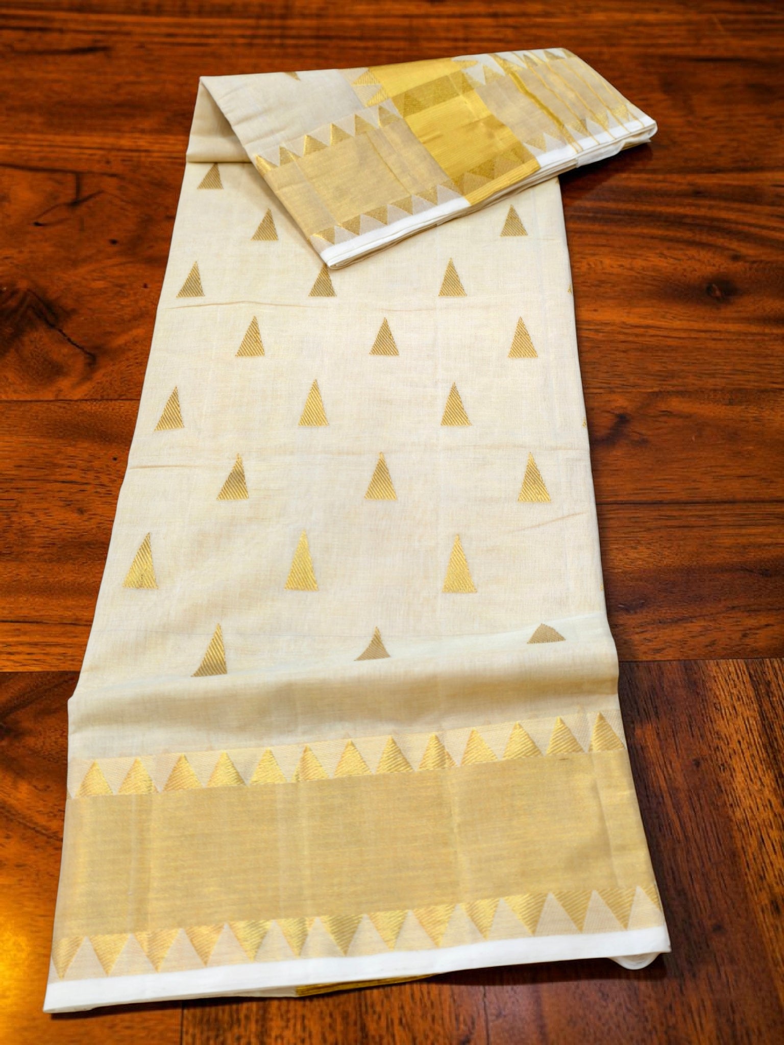 Pure Handloom Tissue Tower puttas all over body / Kayithiri