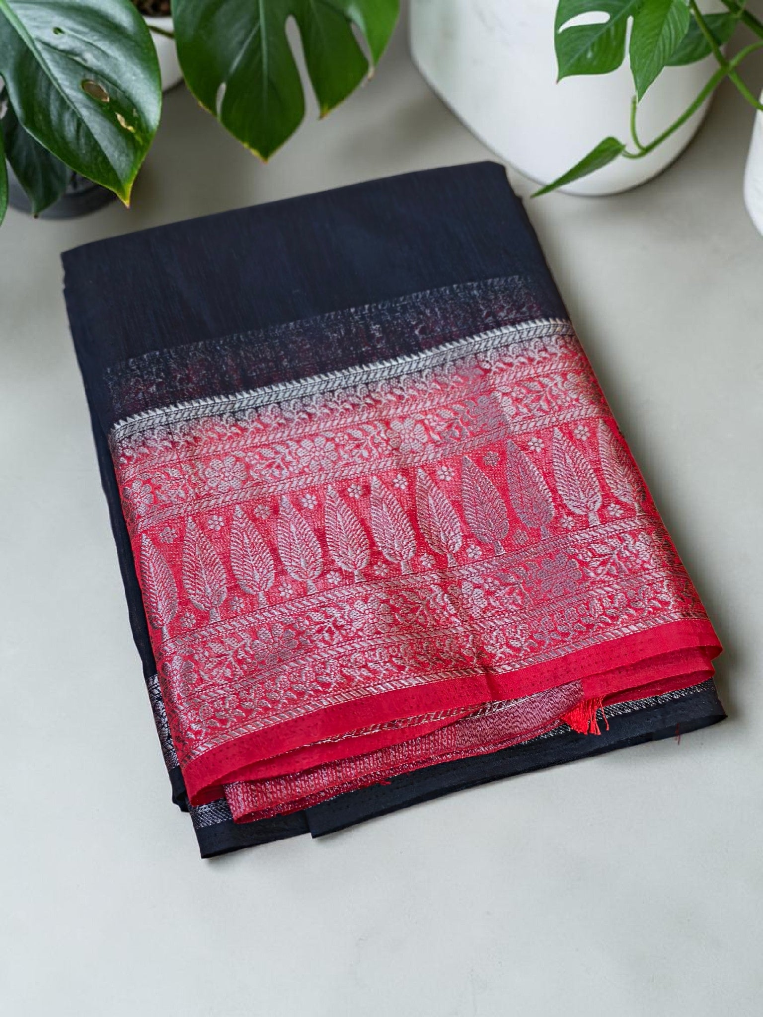 Jute Banarasi contrast border with blouse