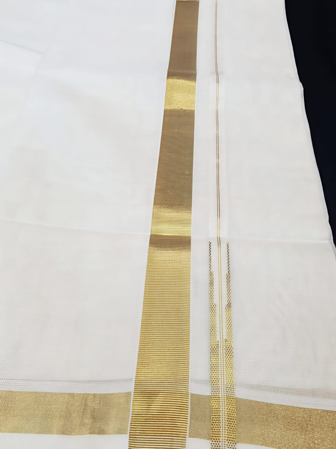 Kuthampully Men's Pure Handloom Dhoti 4 mtr - Groom