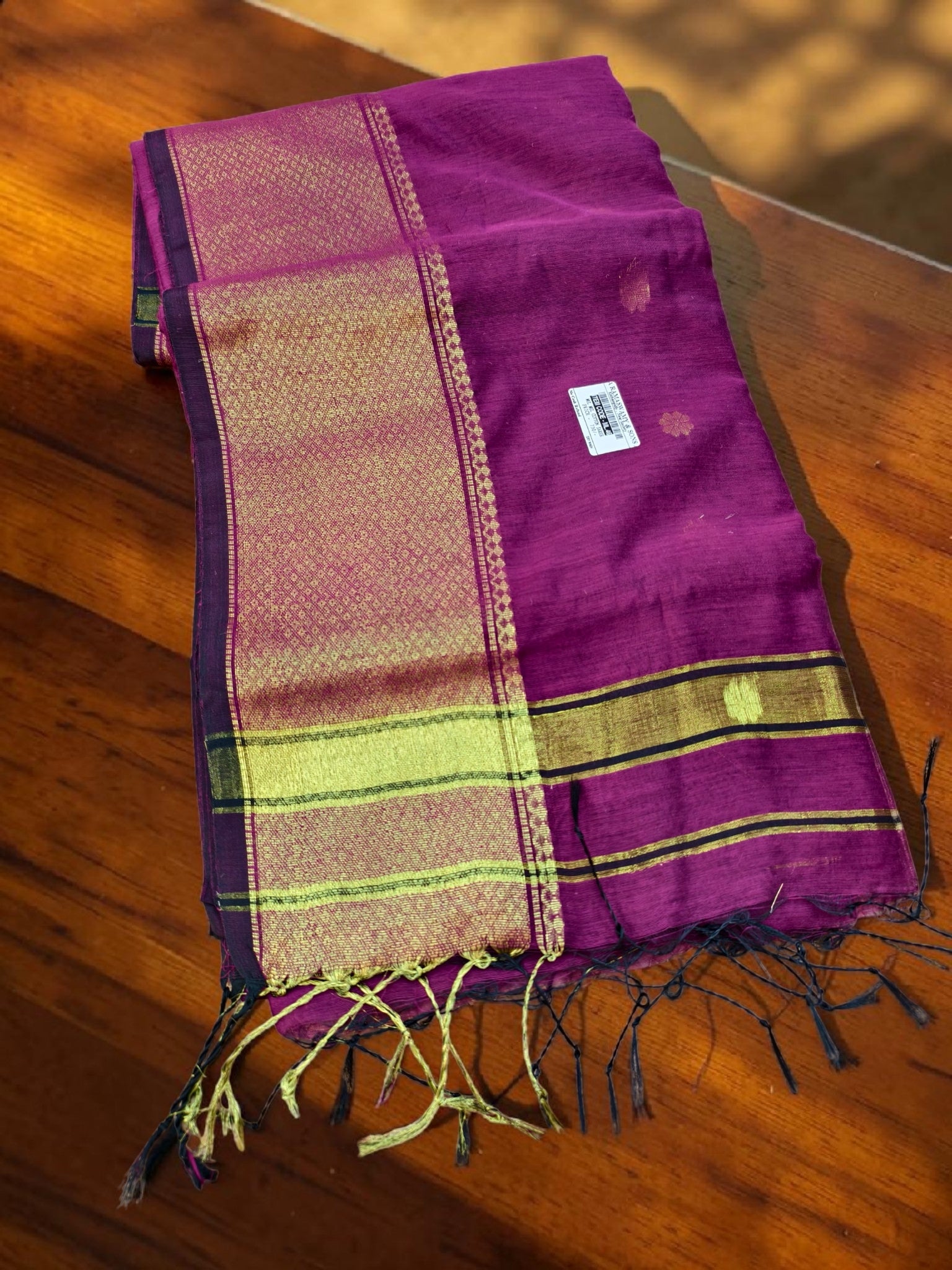 Mul Mul kanchi border saree with body buttas