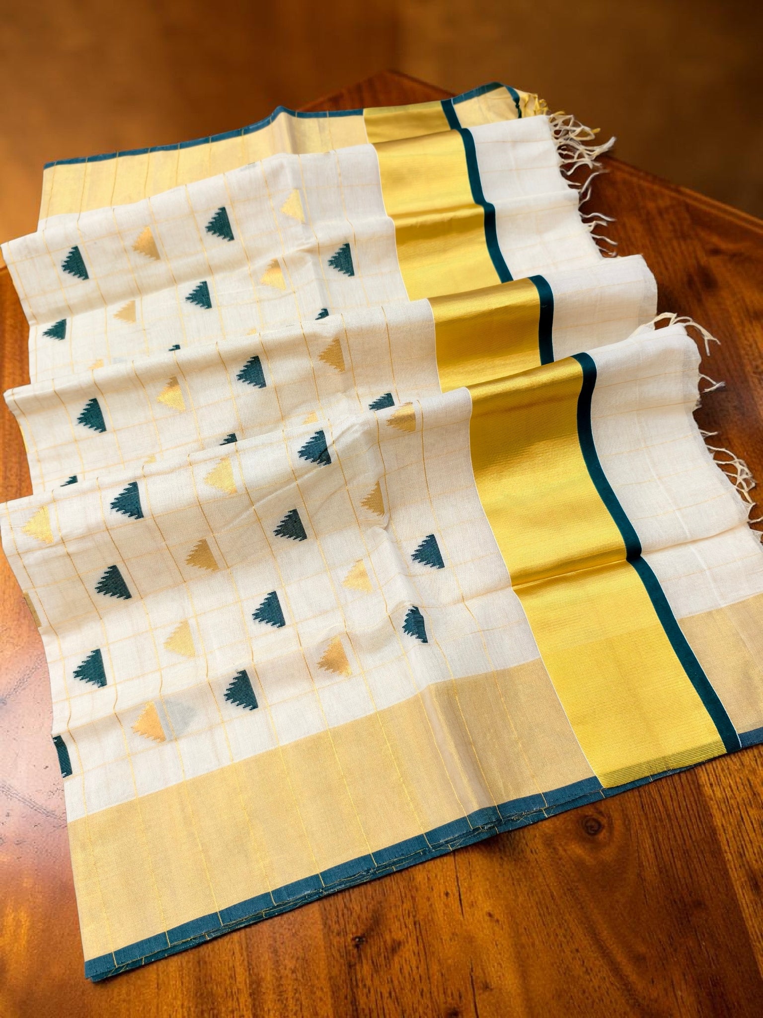 Handloom Tissue saree with full body hand puttas with blouse
