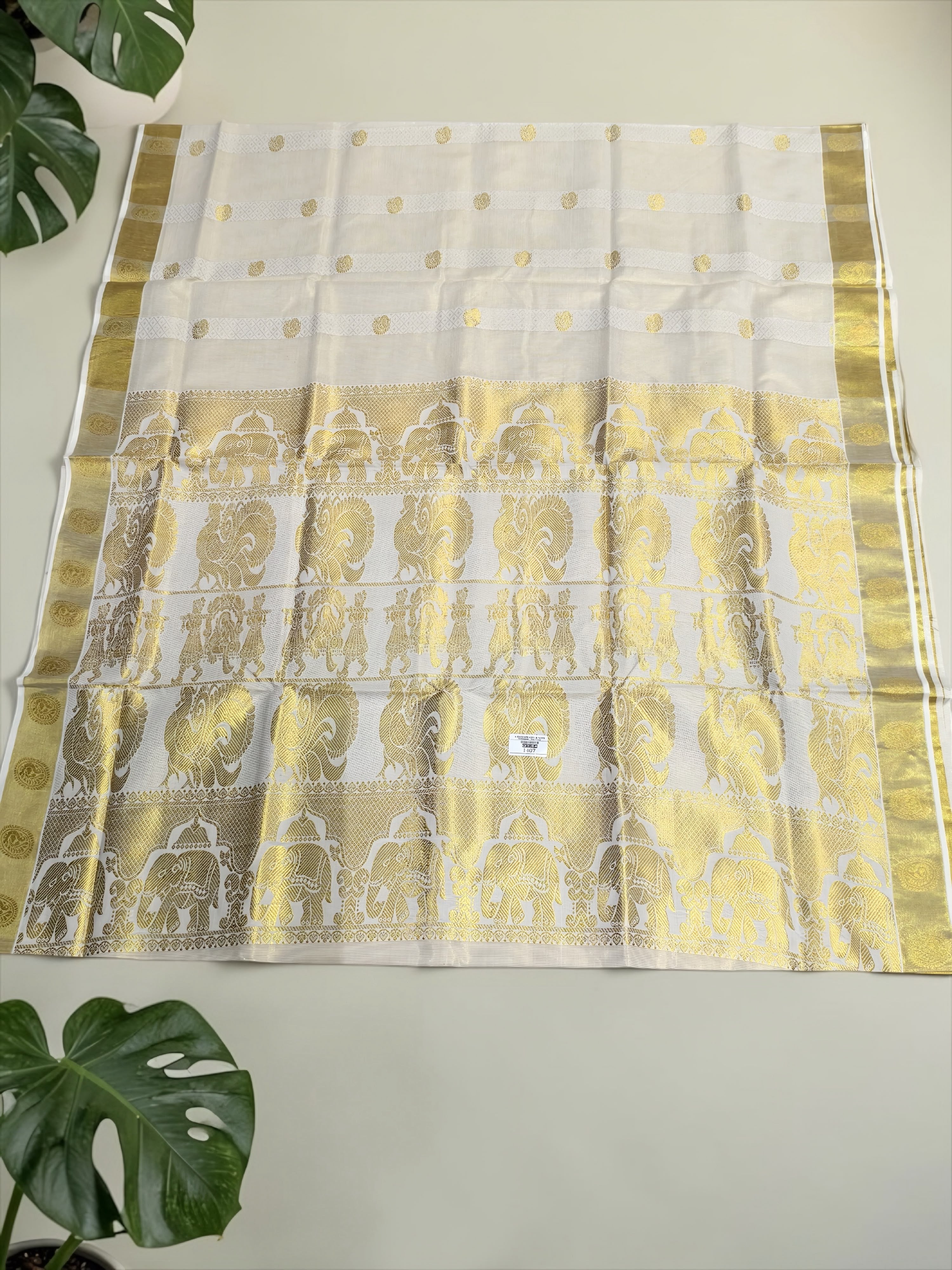 Elephant Rich Pallu Tissue stripe saree with blouse / Onam saree