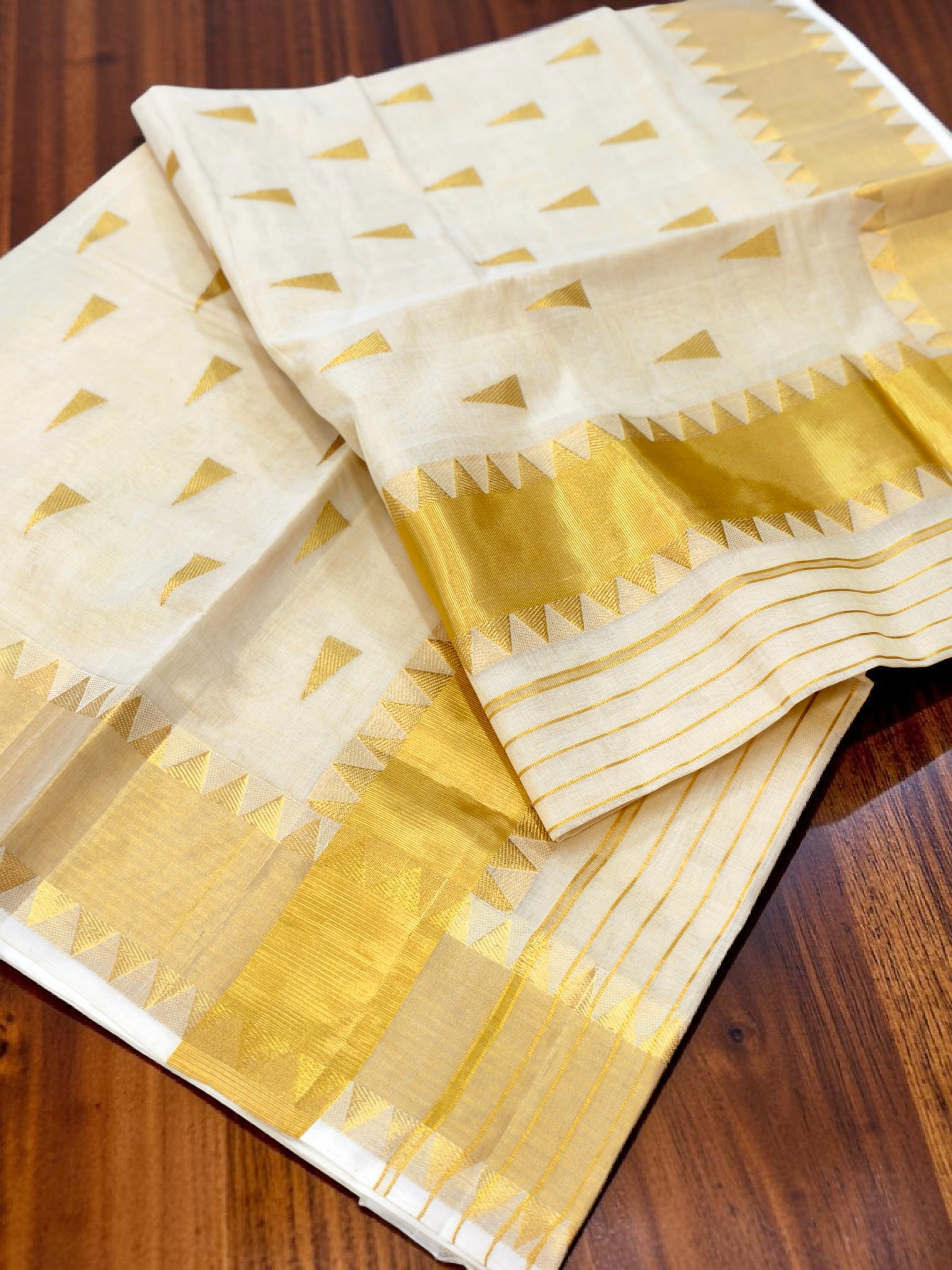 Pure Handloom Tissue Tower puttas all over body / Kayithiri
