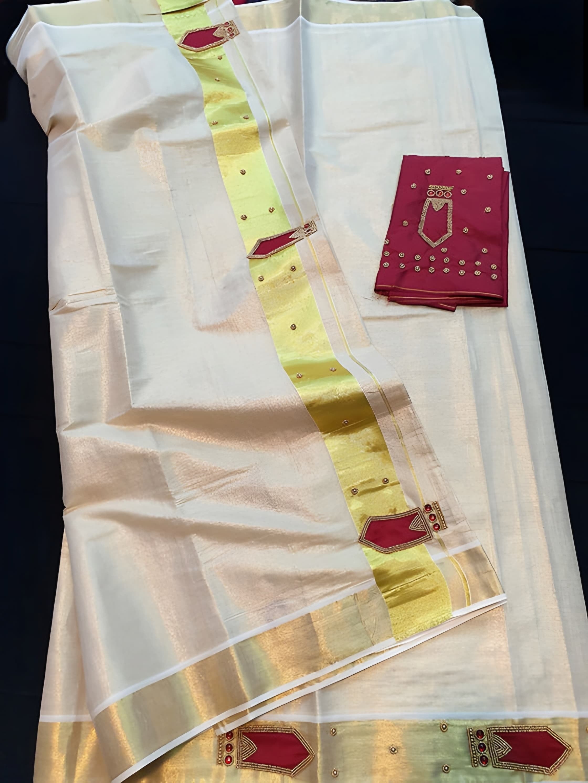 Kuthampully Golden Tissue Saree Nagapadam Handwork _with blouse_6.