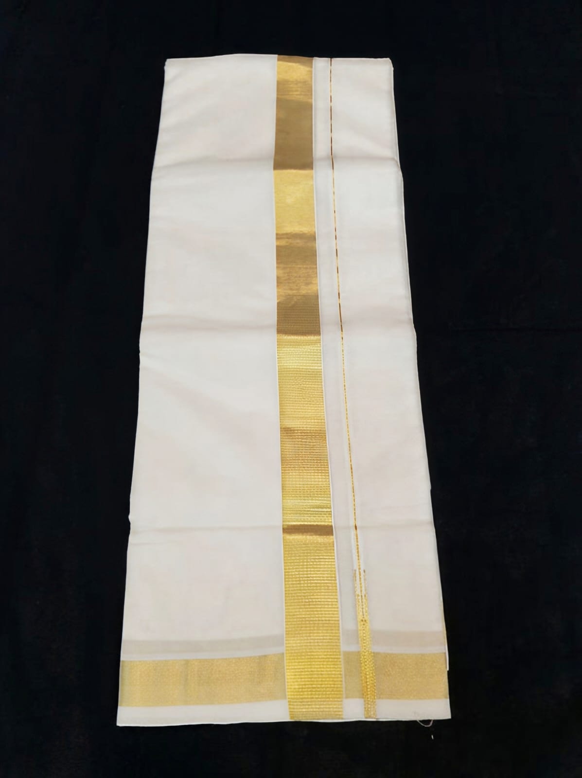 Kuthampully Men's Pure Handloom Dhoti 4 mtr - Groom