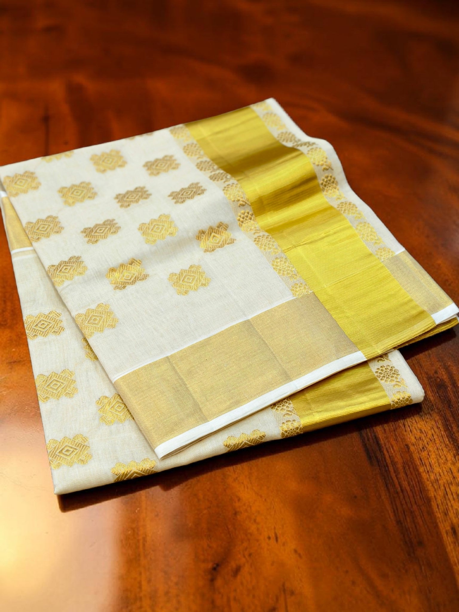 Pure Handloom Tissue saree with hand-weaved Puttas with blouse